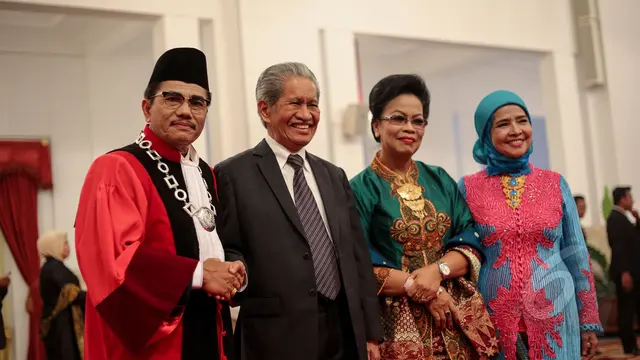 Jokowi Lantik Manahan Sitompul Jadi Hakim Konstitusi