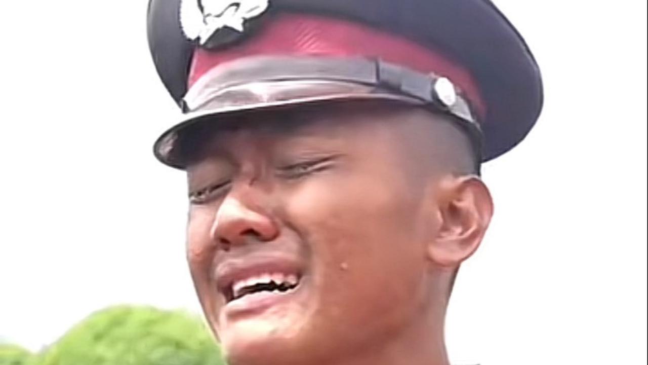 Para siswa Seba ini juga tak bisa menyembunyikan tangisan. Mereka menangis di momen bahagianya. Para siswa Seba ini terus berjuang di kepolisian.