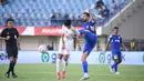 Liga Indonesia All Star lagi-lagi mendapat hadiah penalti pada menit ke-86. Septian David Maulana dipercaya tampil menjadi jadi eksekutor. Tendangan Septian David Maulana berhasil mengecoh Lucas Frigeri, skor berubah imbang 2-2. Tak ada gol tambahan tercipta hingga akhir babak kedua. Kedudukan seri bertahan sampai akhir pertandingan. (Foto: Tim Media Piala Presiden)