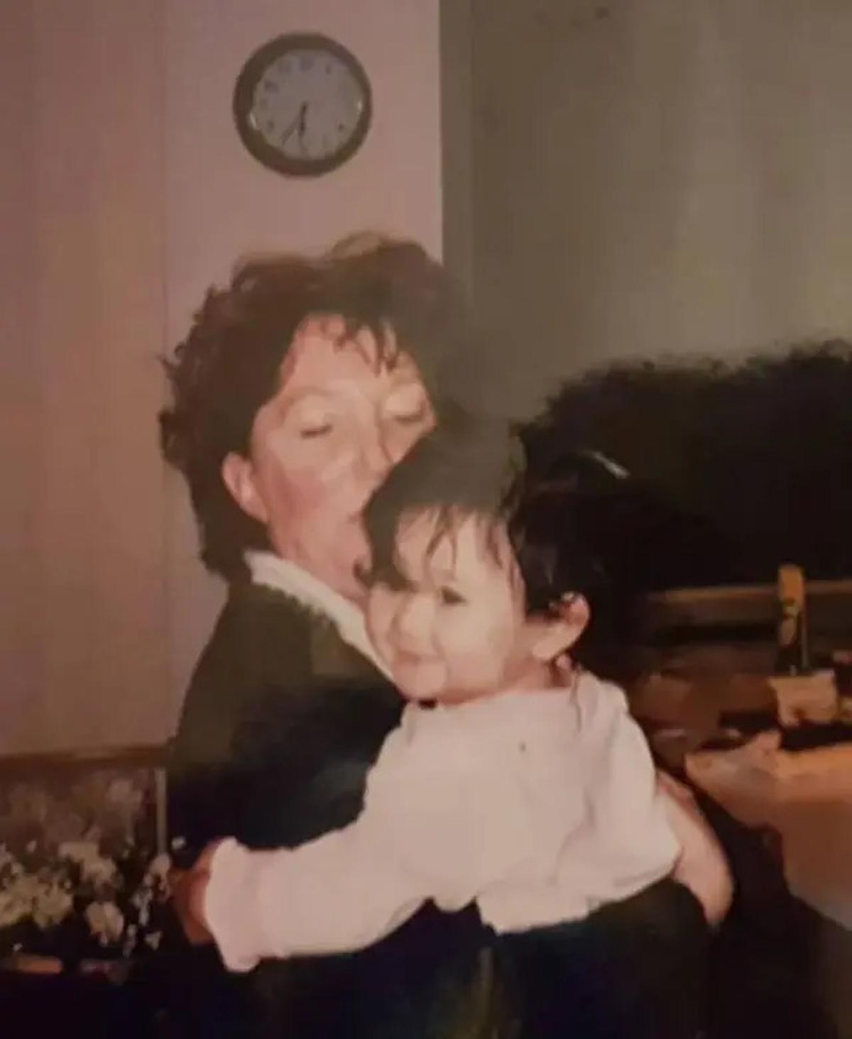 6 Potret Lawas Masa Kecil Talitha Curtis, Ungkap Selama Ini Dibesarkan Ibu Angkat