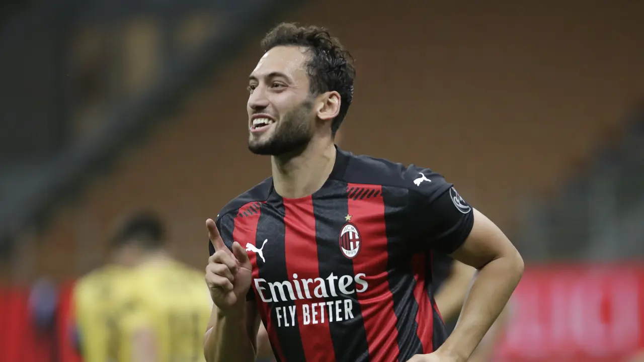Hakan Calhanoglu 2 Gol, AC Milan Menang Tipis Atas Bodoe/Glimt