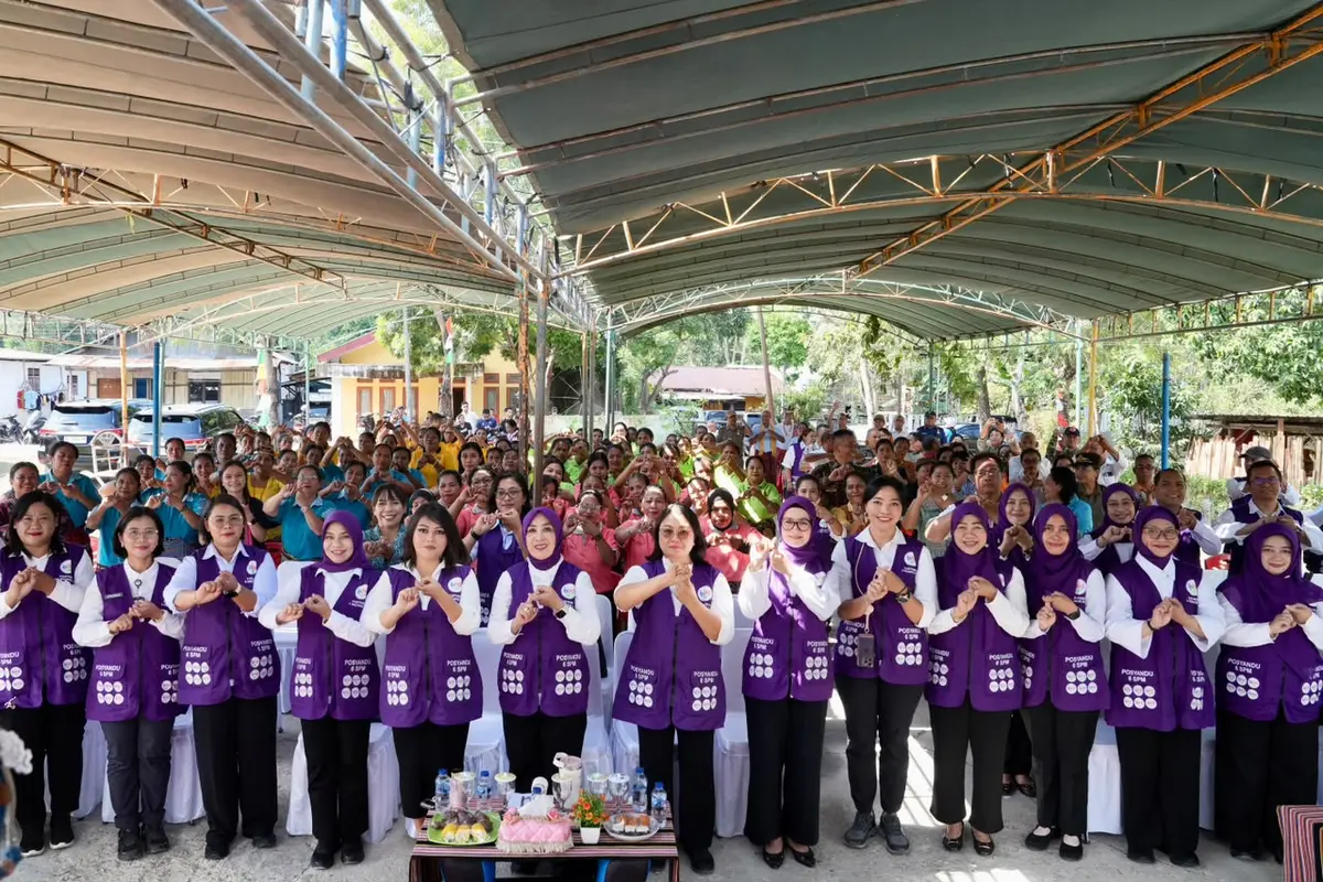 Tri Tito Karnavian saat menghadiri Temu Kader dan Pelayanan Posyandu 6 Bidang SPM di NTT
