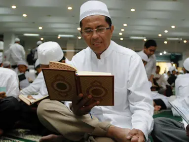 Citizen6, Jakarta: Acara PLN Gelar Khatam Al-Qur’an 1.000 Kali dalam Sehari diikuti sebanyak 1.459 peserta dari 12 pesantren sejabodetabek, dengan hasil akhirnya dapat mengkhatamkan Al-Qur'an sebanyak 1.244. (Pengirim: Agus Trimukti)