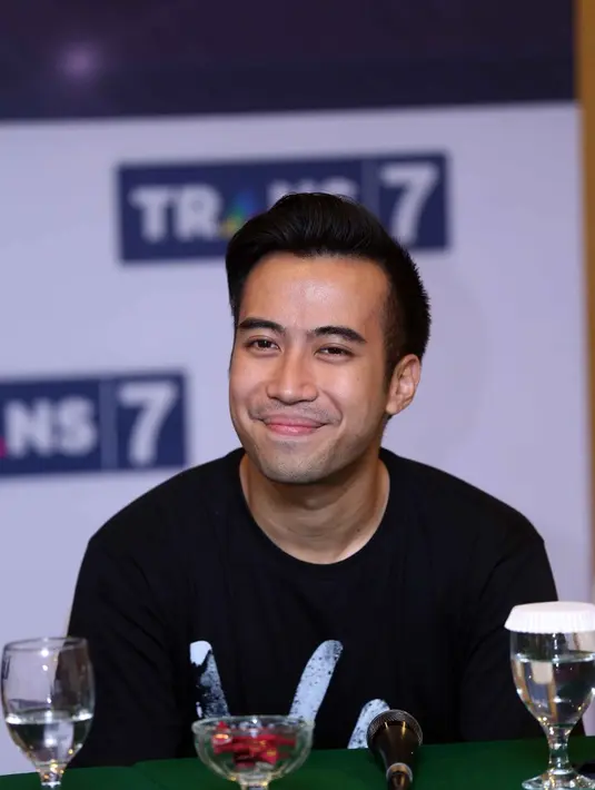 Menurutnya, lagu-lagu lawas memiliki kelebihan tersendiri dibandingkan dengan lagu kontemporer. Salah satu perbedaan yang begitu terasa adalah dalam hal lirik. (Nurwahyunan/Bintang.com)