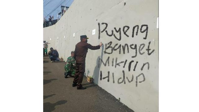 6 Editan Foto ala Netizen di Coretan Tembok Ini Kocak