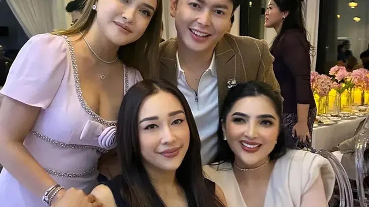 Potret Perayaan Ultah Shandy Aulia, Kompak Berpakaian Serba Putih dengan Putrinya