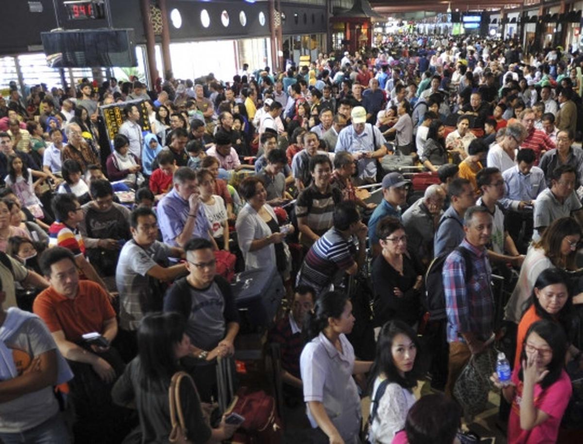 Imbas kebakaran, penumpang menumpuk di Terminal 2D Soekarno-Hatta