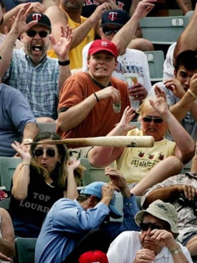 7 Potret Orang Saat Alami Momen Apes, Ekspresinya Kocak