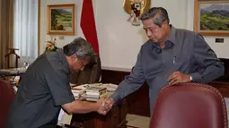 Lapor 'Kekacauan' UN, M Nuh Tertunduk Depan SBY