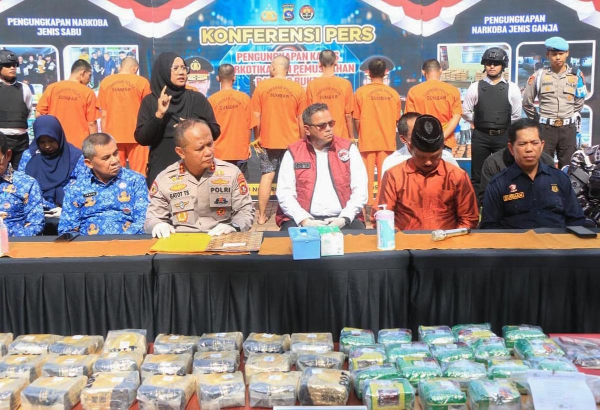 FOTO: Polda Sumbar Bongkar 37 Kasus Narkoba, 56 Tersangka Ditangkap