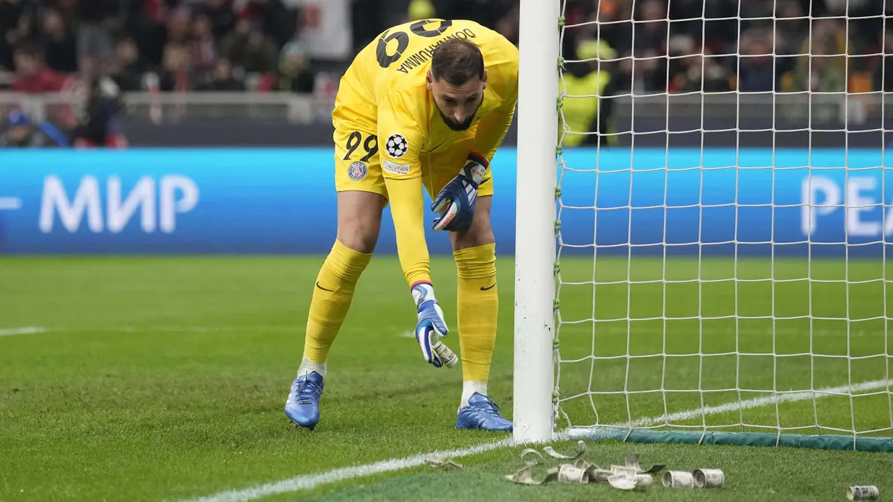 Foto: Nasib Sial Gianluigi Donnarumma saat Melawan Mantan Klubnya, Di Sawer Ultras Milan Hingga Kebobolan Dua Kali