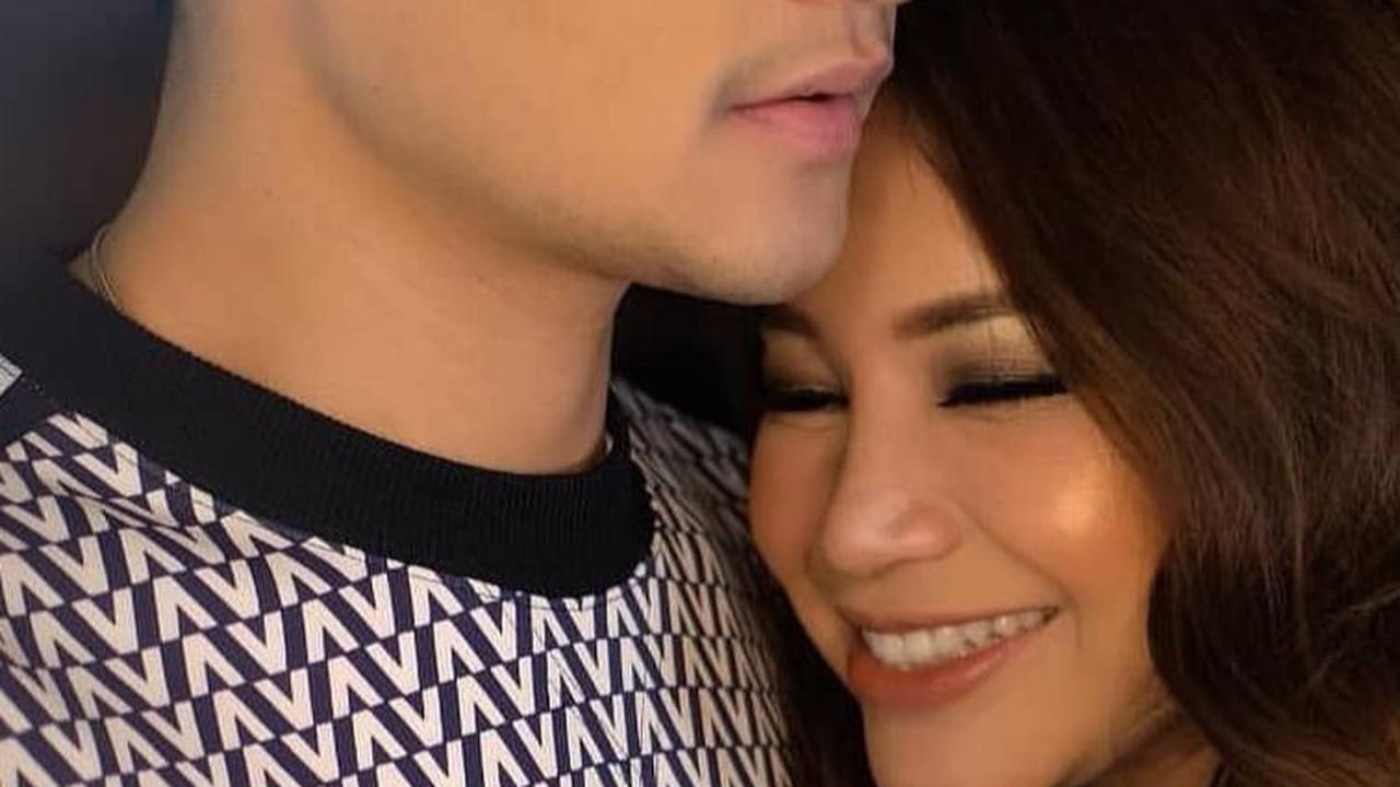Dikabarkan menjalin hubungan dengan Afgan