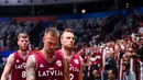 Reaksi kecewa pebasket Latvia setelah kalah dari Spanyol pada laga lanjutan Grup H Piala Dunia FIBA 2023 di Indonesia Senayan, Jakarta, Selasa (29/08/2023). (Bola.com/Bagaskara Lazuardi)