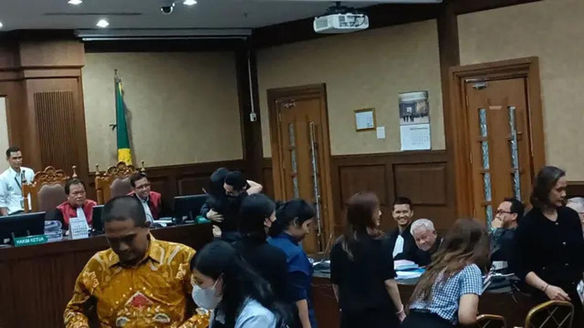 Sandra Dewi Ngotot 88 Tas Mewahnya Hasil Kerja Keras, Bawa Koper Berisi Berkas Endorsement Saat Sidang