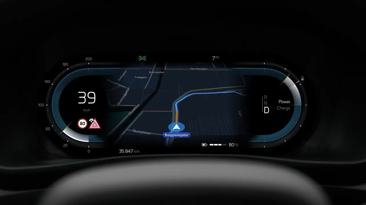 Fitur Accident Ahead Alert diaktifkan di dashboard Volvo EX40. (Volvo Cars Global)
