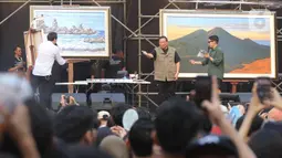 Bersama 20 orang terpilih, SBY melukis bersama dalam acara yang dipandu Vincent dan Desta. (Liputan6.com/Herman Zakharia)