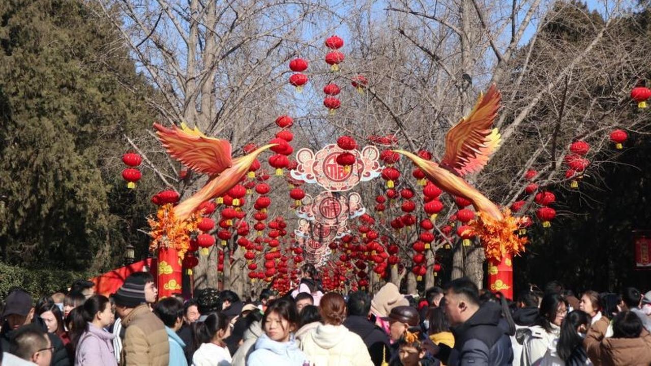 Jelajahi Kekayaan Budaya di Festival Kuil Imlek Beijing: Tradisi dan Hiburan Meriah