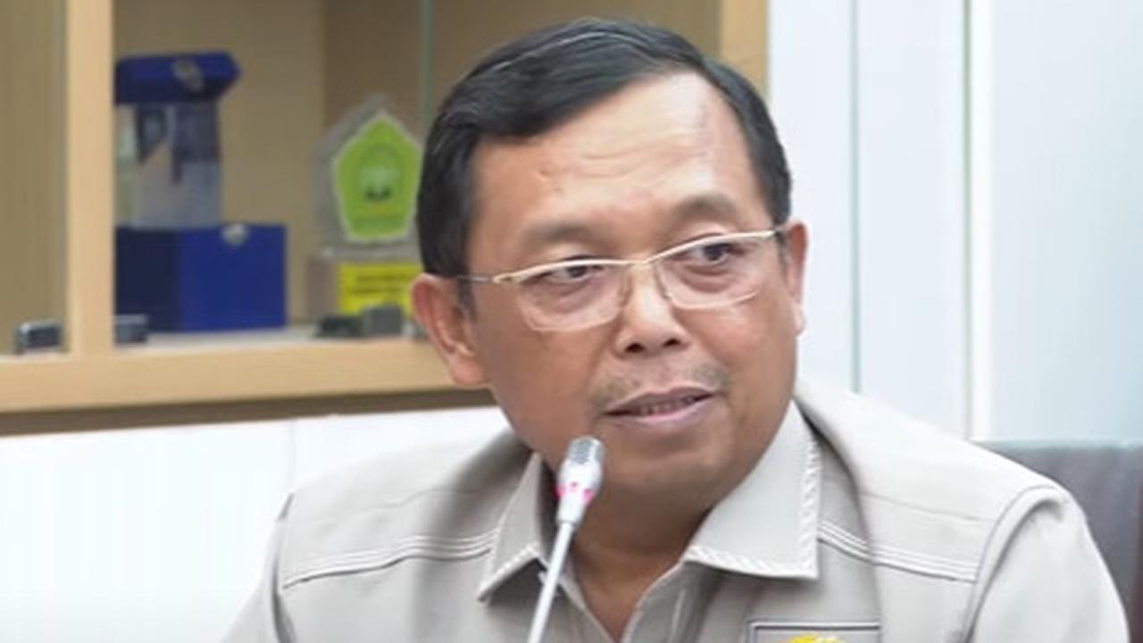Viral Amplop Cokelat Diterima Anggota DPR Berbatik Kuning saat Rapat Soal Korupsi Pertamina, Terungkap Fakta Sebenarnya