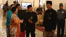 Presiden Joko Widodo (Jokowi) didampingi Wapres Jusuf Kalla dan Presiden Kelima RI Megawati Soekarnoputri melihat pameran foto dalam rangka peringatan Konferensi Asia Afrika (KAA) ke-62 di Istana Negara, Jakarta, Selasa (18/4). (Liputan6.com/Angga Yuniar)