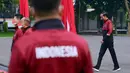 <p>Presiden Joko Widodo atau Jokowi bersiap melepas kontingen Indonesia untuk SEA Games 2021 di halaman Istana Merdeka, Jakarta, Senin (9/5/2022). Sebanyak 499 atlet dari 32 cabang olahraga diberangkatkan untuk bertanding pada SEA Games 2021 di Vietnam. (Dok. Kris - Biro Pers Sekretariat Presiden)</p>