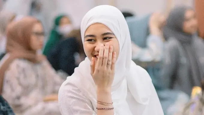 Aaliyah Massaid tampil berhijab di acara Aurel ahermansyah, komentar Thariq Halilintar pun mencuri perhatian publik