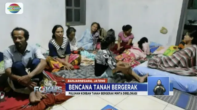 Korban tanah bergerak di Banjarnegara, Jawa Tengah, minta relokasi karena rumah mereka tak mungkin bisa ditinggali lagi.