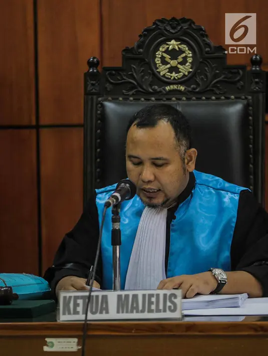 Majelis Hakim memimpin persidangan gugatan Wadah Pegawai KPK dengan tergugat Pimpinan KPK di Pengadilan Tata Usaha Negara Jakarta, Senin (11/3). Majelis Hakim menolak gugatan ini. (Liputan6.com/Faizal Fanani)