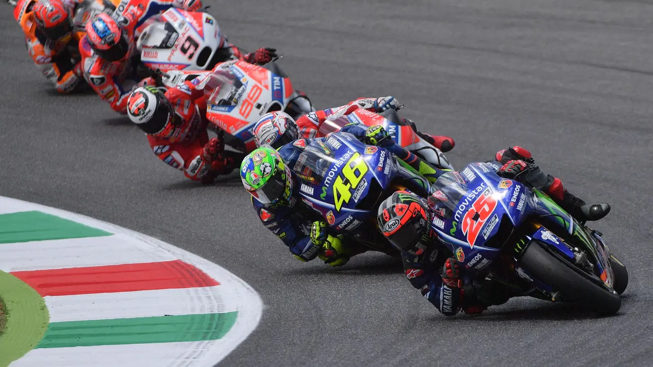 Maverick Vinales dan Valentino Rossi