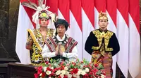 2 Ajudan yang Berdiri di Belakang Jokowi Viral dan Bikin Salfok Warganet. 2 Ajudan Jokowi Itu Bernama Kompol Syarif Muhammad Fitriansyah dan Kapten (Inf) Mat Sony Misturi (Dokumen: Fotografer Kepresidenan RI)