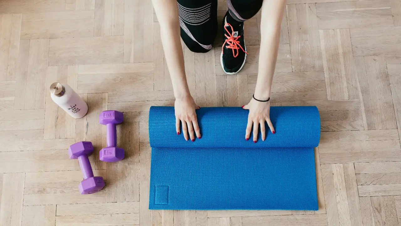Mau Tetap Aktif Tanpa Olahraga Berat? Coba Latihan Isometrik Ini Sebelum Berbuka