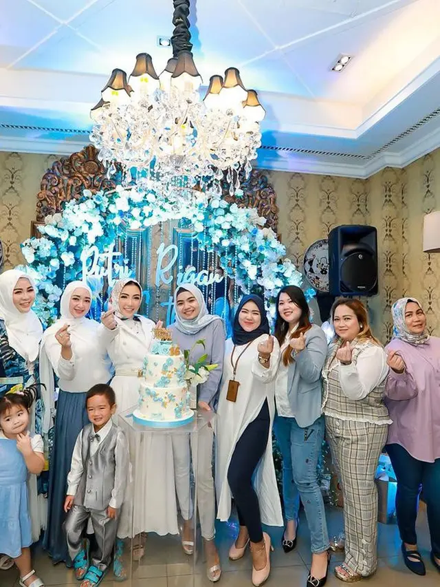 Bertemu Mantan Istri Suami, Ini 7 Momen Ulang Tahun Anak Sambung Bella Shofie