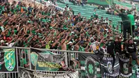 Pendukung Persebaya, Bonek Mania. (Bola.com/Romi Syahputra)