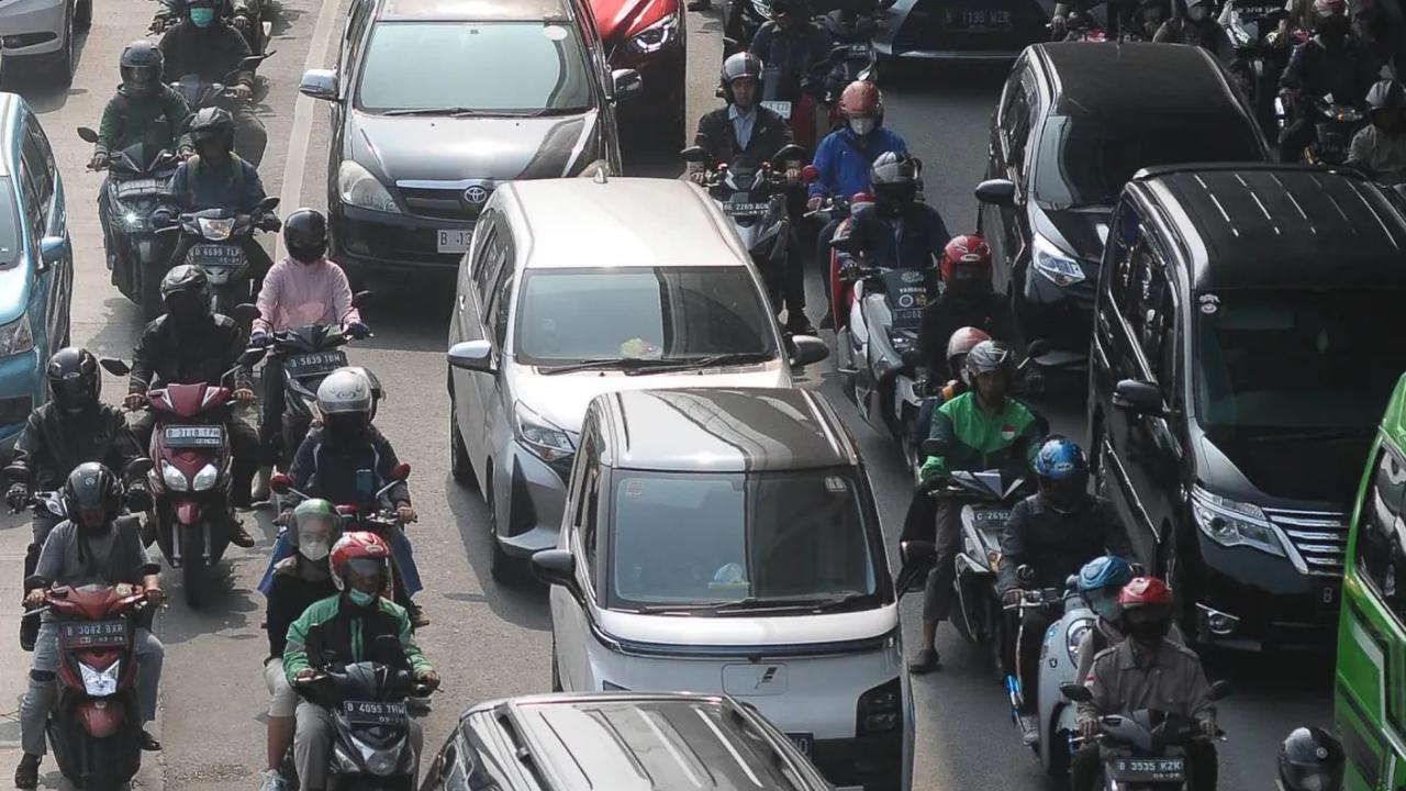 Kemacetan sepertinya sudah menjadi ciri khas di Jakarta.