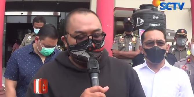 VIDEO: Pria Ini Ditangkap Setelah Ejek Pengunjung Mal yang Memakai Masker