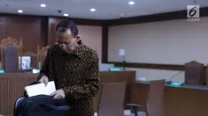 Mantan Menteri Agama Suryadharma Ali usai menjalani sidang lanjutan Peninjauan Kembali (PK) di PN Jakarta Pusat, Rabu (25/7/2018). Pada persidangan ini kuasa hukum pemohon membacakan kesimpulan pengajuan PK. (Liputan6.com/Helmi Fithriansyah)