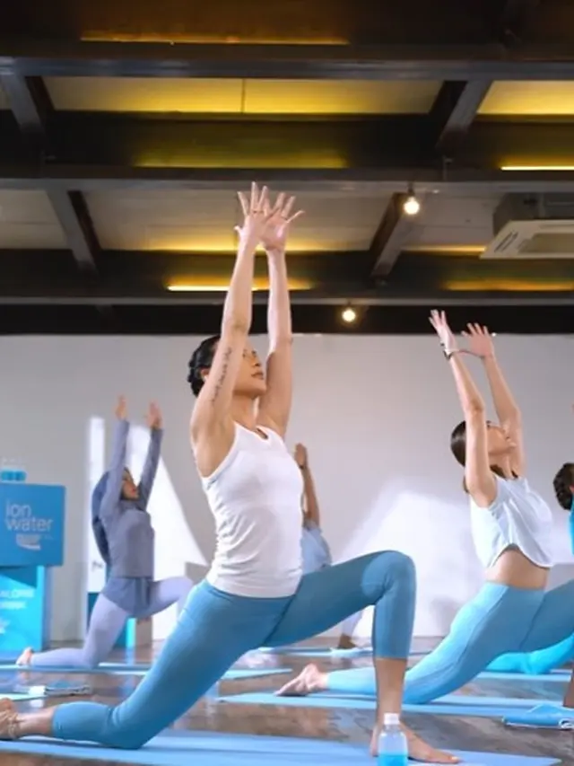 Sophia Latjuba lakukan yoga (Instagram/sophia_latjuba88)