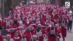 Ratusan pelari mengenakan kostum sinterklas di Jerman. Berpartisipasi dalam acara Santa Run ke-10.