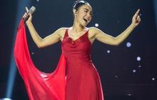 Cantik dan Menawan, Potret Yuni Shara Pakai Dress Merah Panjang saat Konser Tunggal Perdana di Istora Senayan