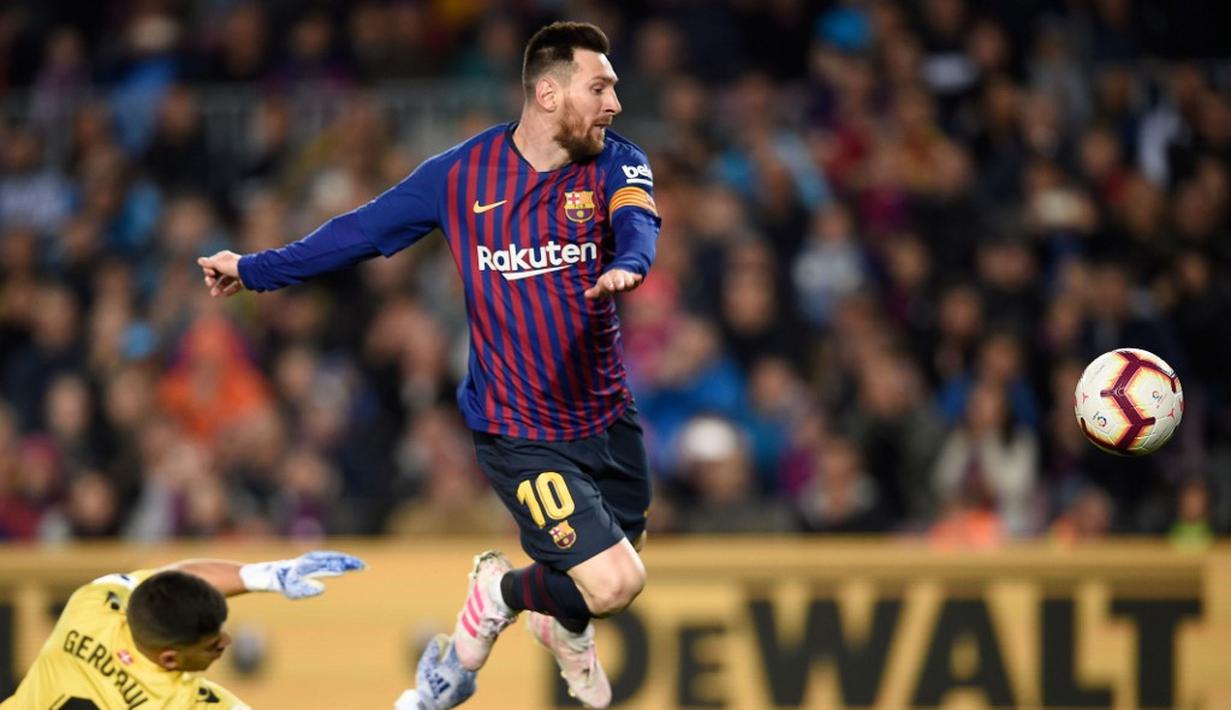 Imbasnya lima gelar pemain terbaik dunia berhasil dibawa pulang pemain 31 tahun tersebut. Kecepatan dan akselerasi menjadi senjata utama Lionel Messi saat merumput di lapangan. (AFP/Pau Barrena)