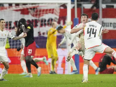 Benfica secara dramatis mengamankan jatah turun kasta ke Liga Europa setelah menang 1-3 dari RB Salzburg. (AP Photo/Matthias Schrader)