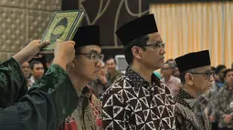 Deputi dan Staf Khusus Kantor Staf Kepresidenan saat pengambilan sumpah Jabatan di Auditorium Gedung III Sekretariat Negara, Jakarta, Kamis (2/4/2015). Mereka nantinya akan membantu memonitor program prioritas pemerintah. (Liputan6.com/Faizal Fanani)