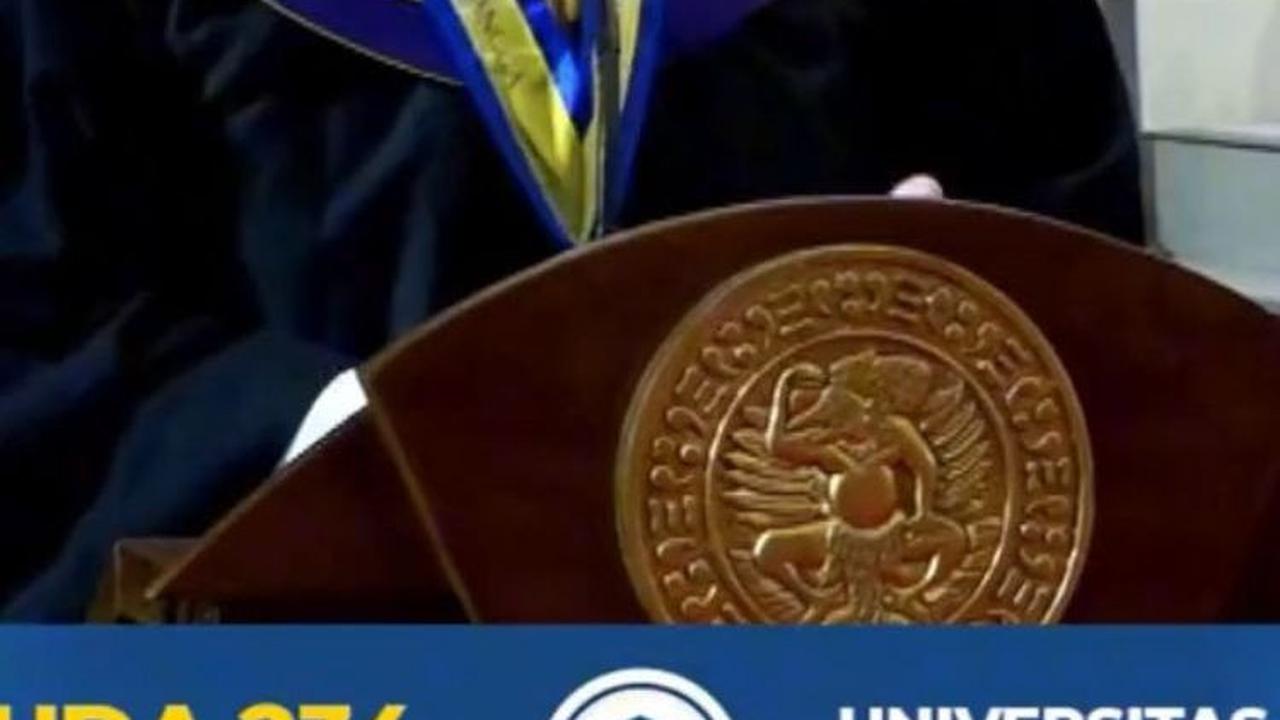 Viral Wisudawan Iseng Berpantun di Depan Rektor, Tak Terduga Malah Dapat Beasiswa S2 Sampai Lulus