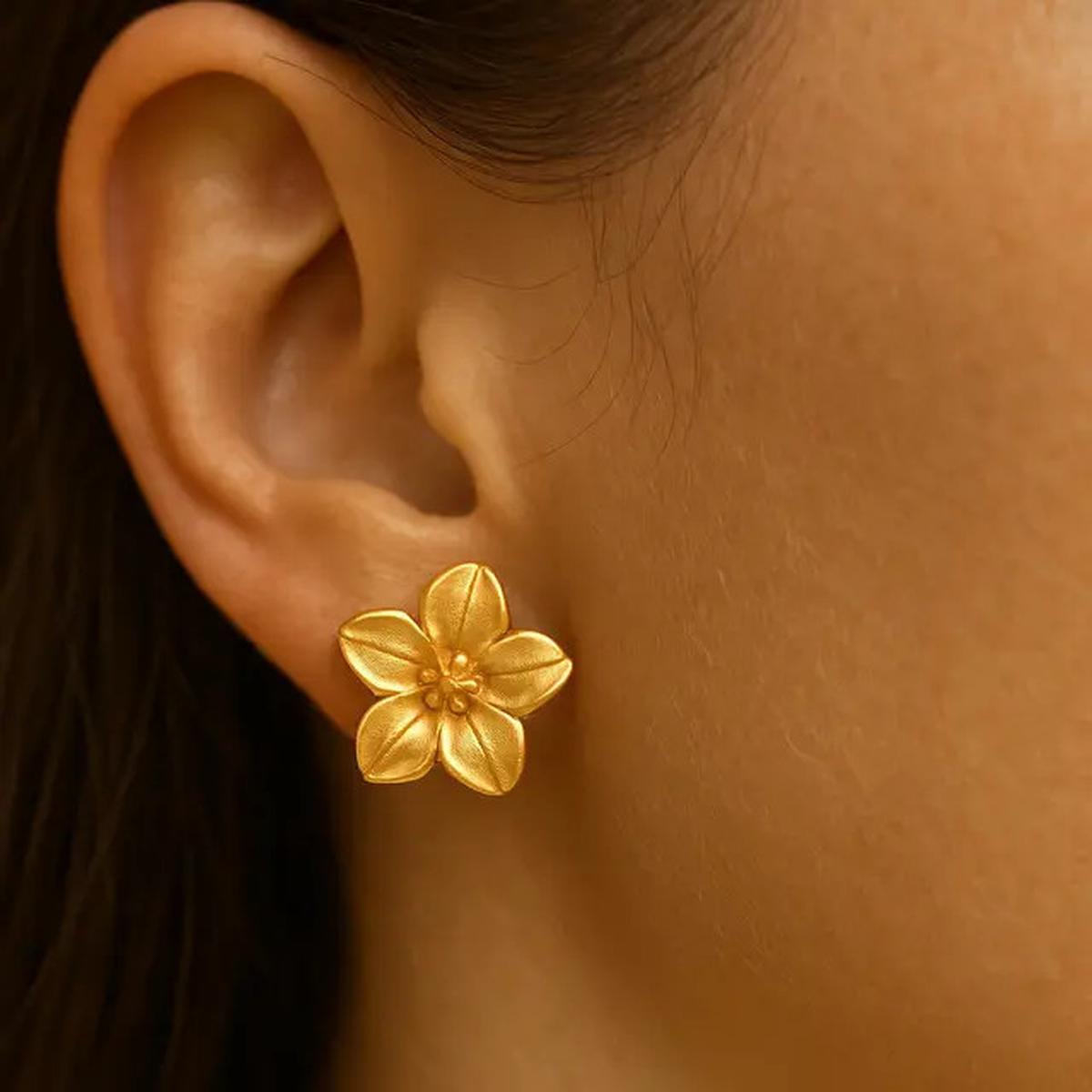7 Model Anting Emas untuk Baju Batik yang Kekinian