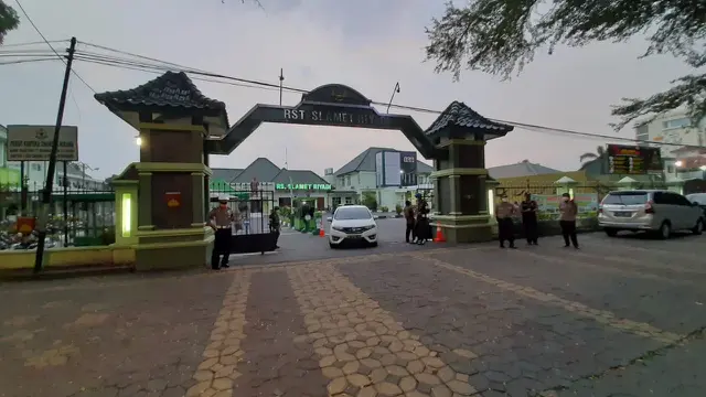 Suasana RS Slamet Riyadi saat ibunda Jokowi meninggal dunia