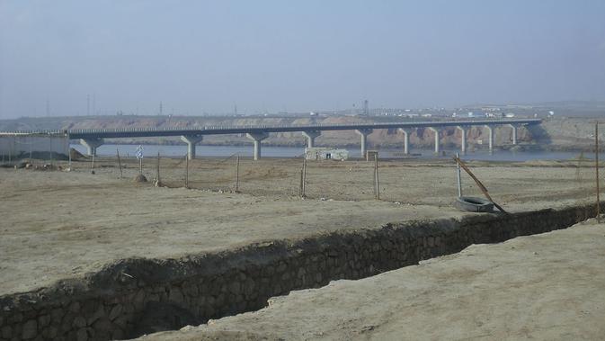 Jembatan Afghanistan - Tajikistan (wikimedia commons)