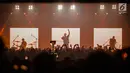 Band indie pop asal Los Angeles, LANY membawakan lagu pada konser  tunggal di kawasan SCBD, Jakarta, Selasa (27/3). LANY kembali ke Jakarta dalam rangkaian tur dunia promo album self-titled mereka yang rilis tahun lalu.  (Liputan6.com/Faizal Fanani)