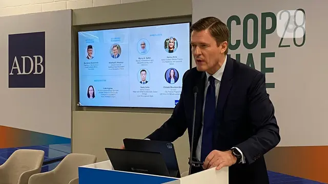 Direktur Jenderal Asia Tenggara Asian Development Bank Winfried Wicklein mengucapkan selamat kepada OIKN atas peluncuran RLDC (Liputan6.com/Teddy Tri Setio Berty).