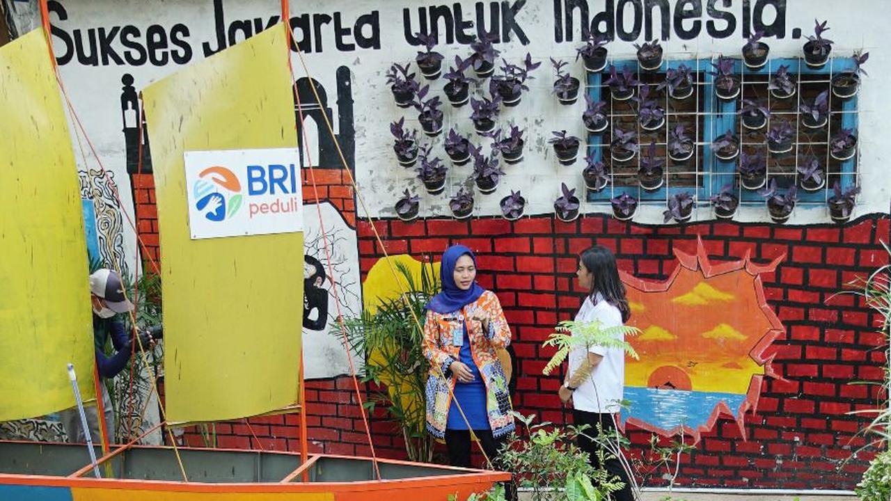 Selain itu, ada juga pelatihan dan pendampingan bagi pelaku Usaha, Kecil dan Menengah (UMKM) serta penyaluran bantuan infrastruktur lainnya dalam rangka penataan kawasan dan menjaga ekosistem lingkungan.