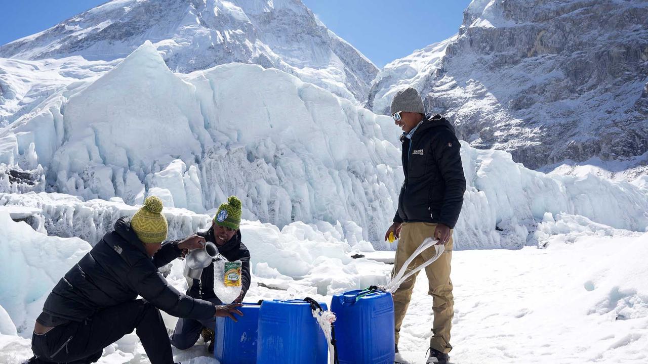 FOTO: Keindahan Alam Himalaya Menuju Basecamp Gunung Everest