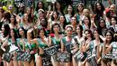 Kontestan Miss Earth 2019  berpose dalam balutan baju renang selama presentasi pers di Manila, Filipina, Rabu (2/10/2019). (AP Photo/Bullit Marquez)